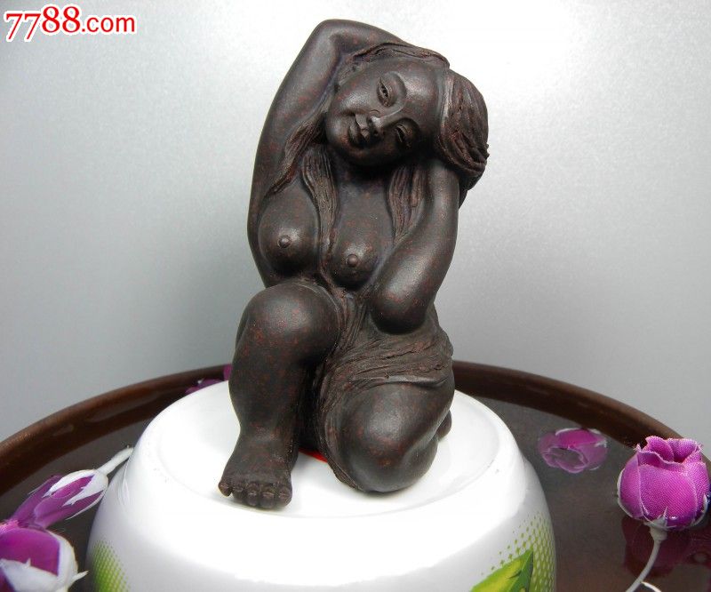 赏析:此件最诱人的紫砂●美女出浴图(精品)●,由名家雕刻,包浆浓厚