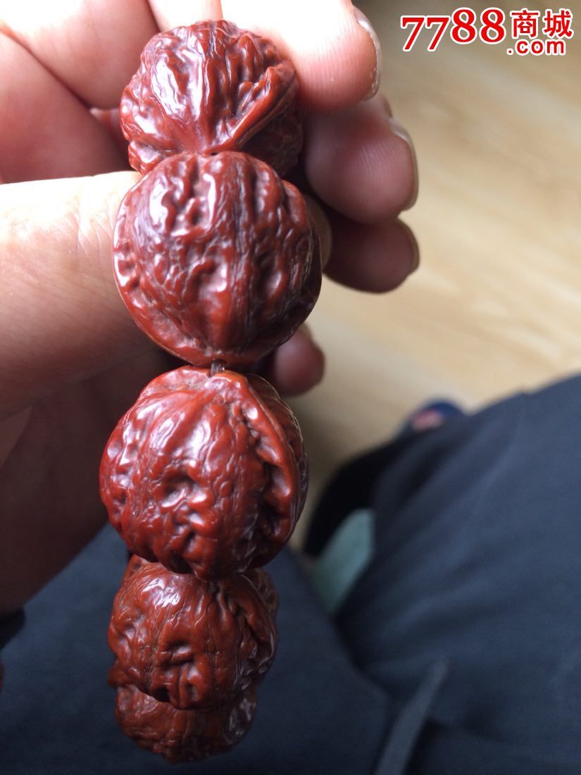 红红的小核桃手串