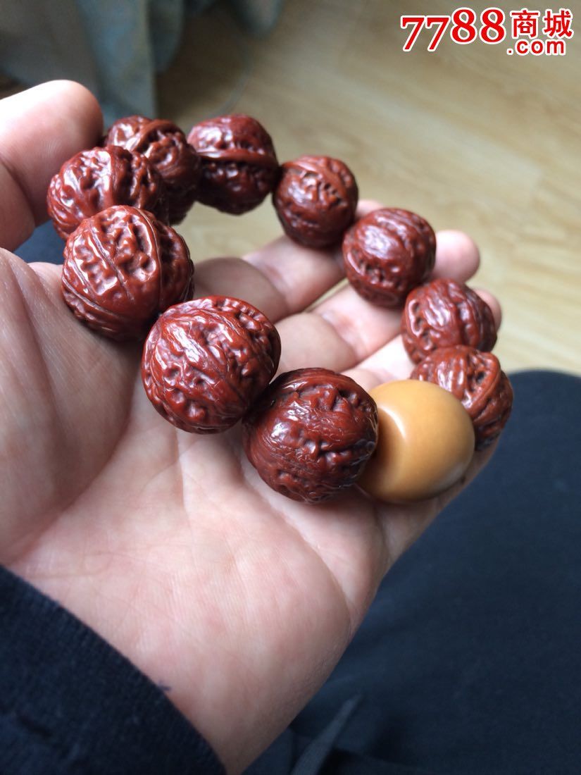 红红的小核桃手串