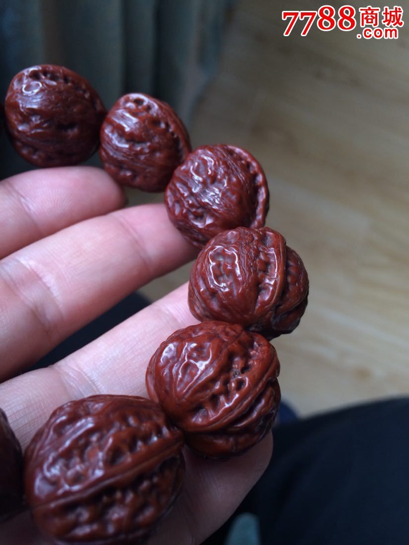 红红的小核桃手串