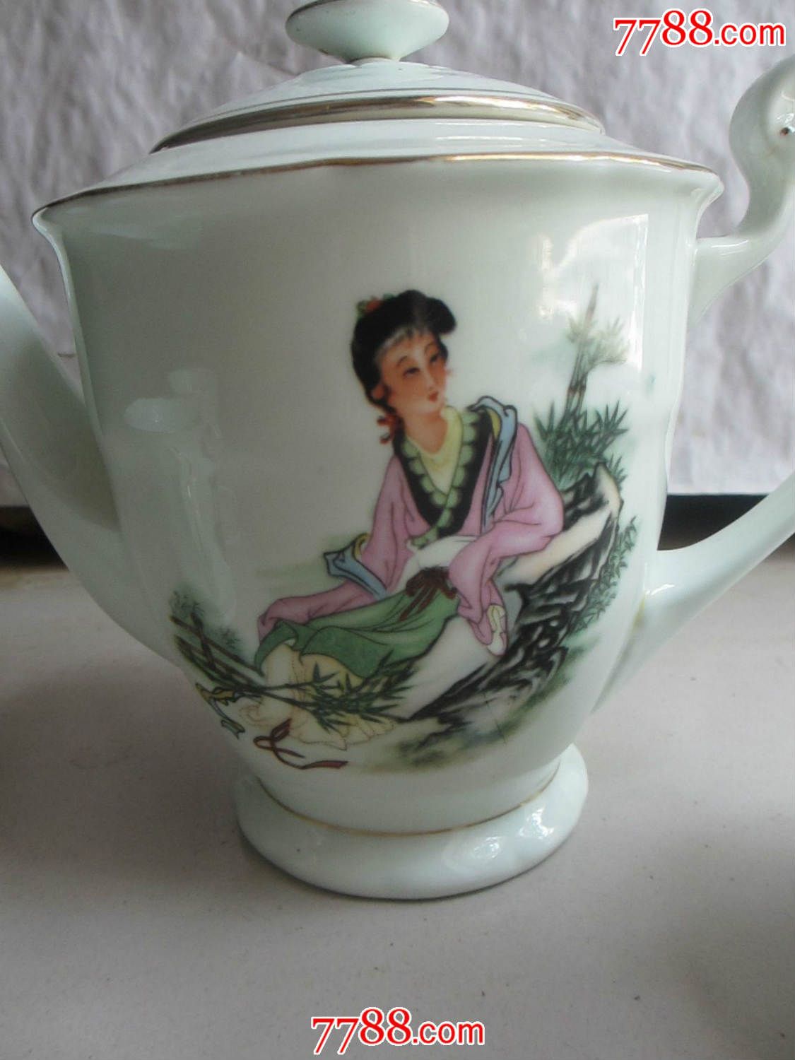 唐山绿宝石标志··骨瓷··光下绿色