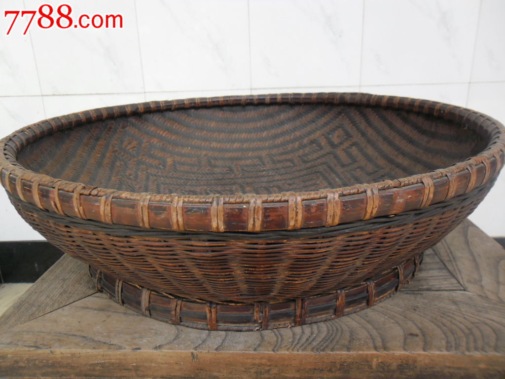 大气的老竹编箩筐