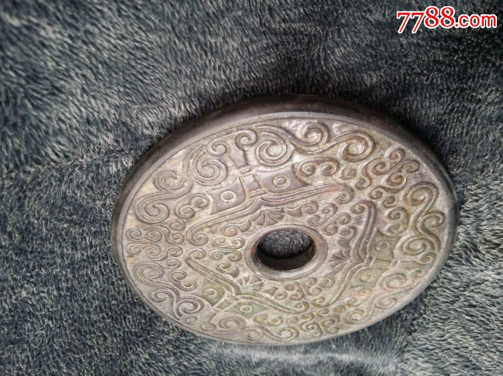 乡下收来的古兽纹大玉盘