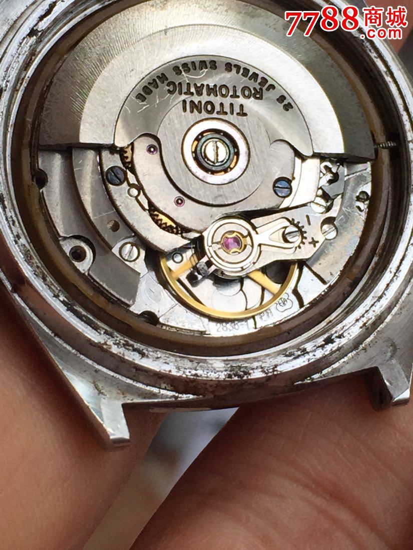 自动梅花手表,机芯是精磨2836—1