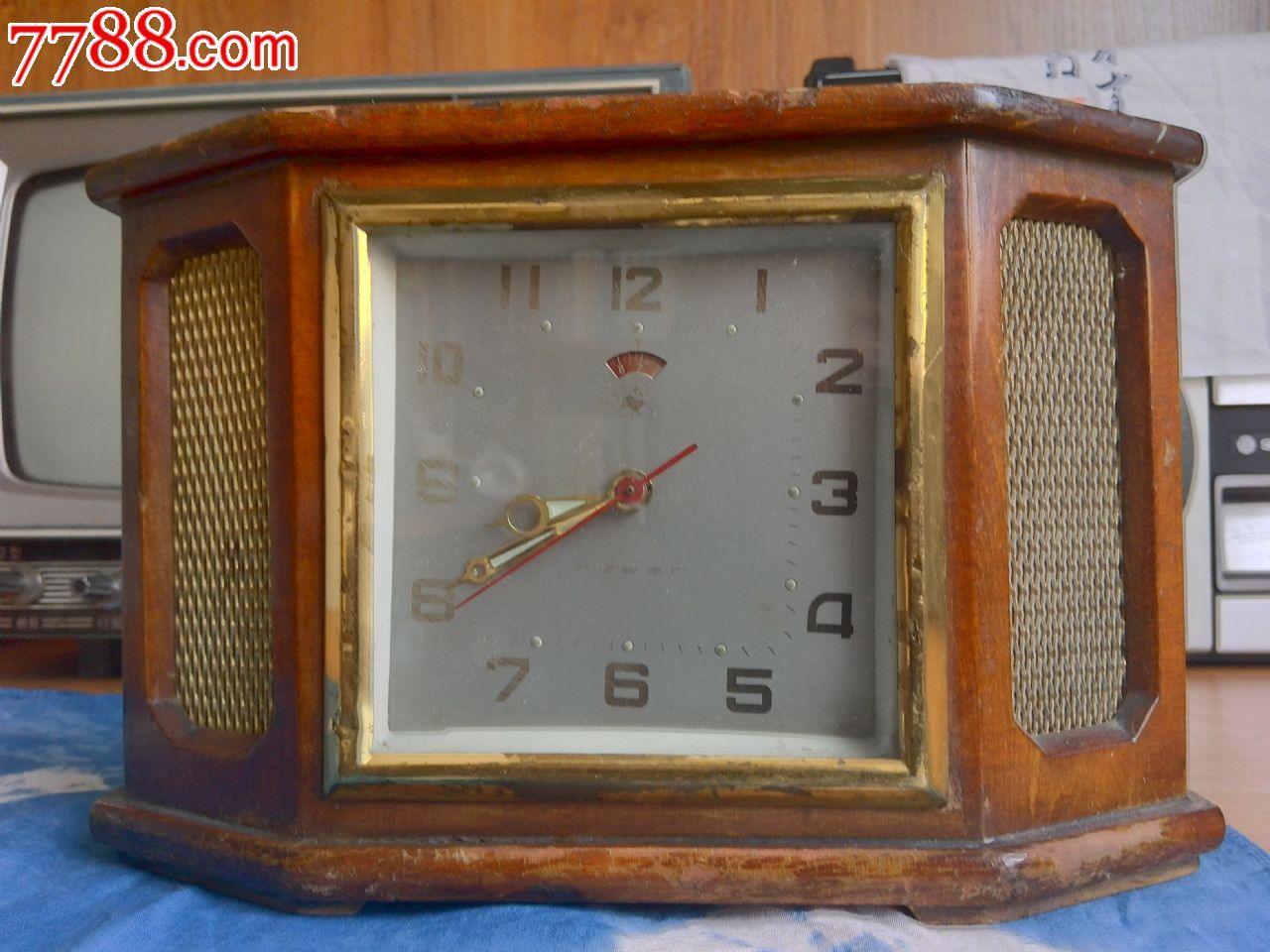 天津钟表厂金鸡木质,镀银网座钟