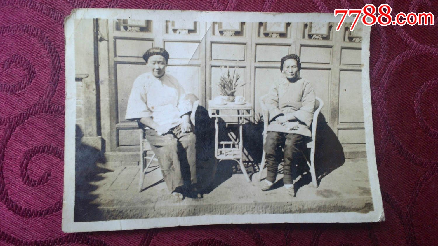 老照片:民国小脚老妇人