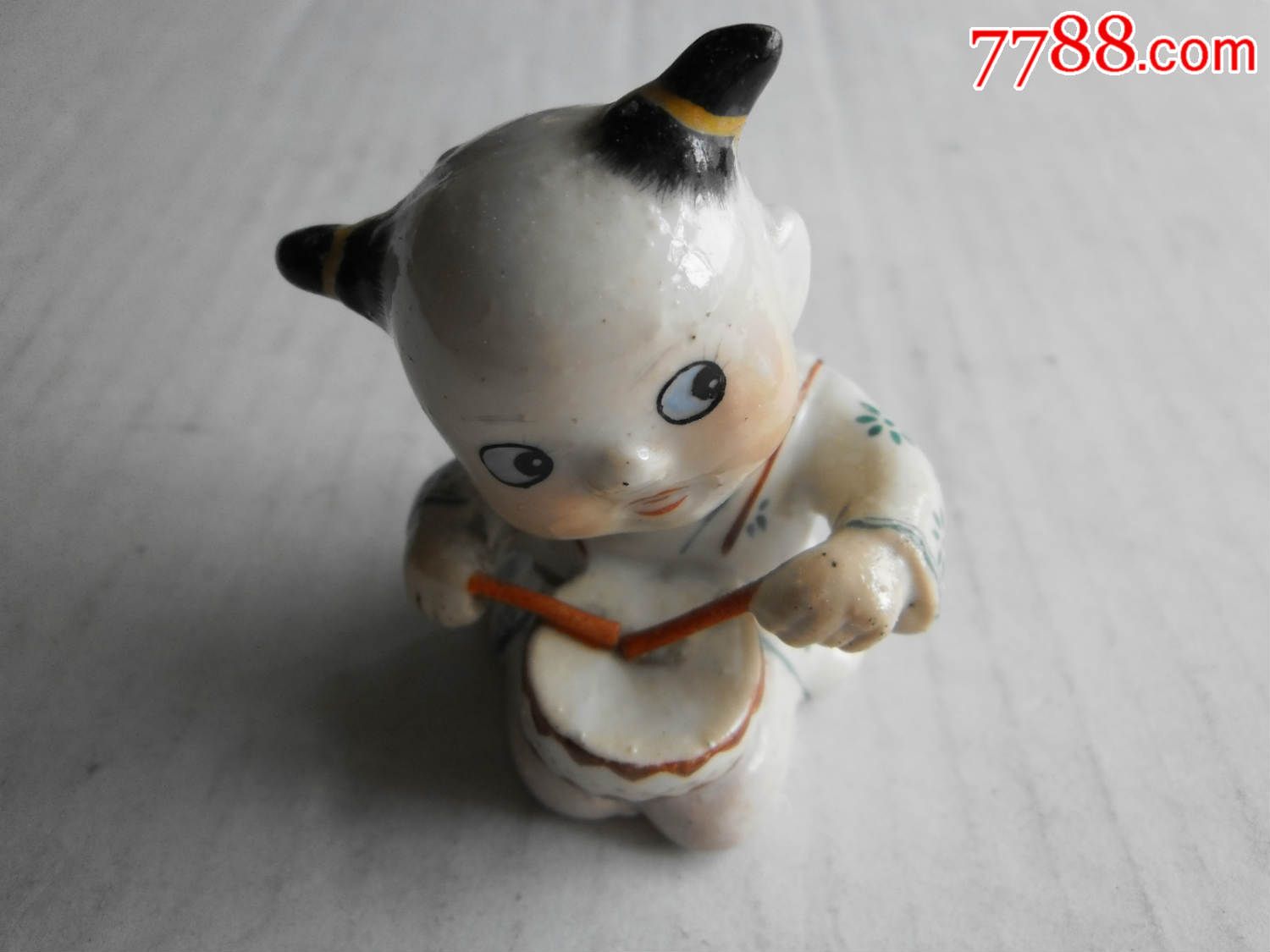 50年代景德镇精品瓷小公仔(打鼓手)