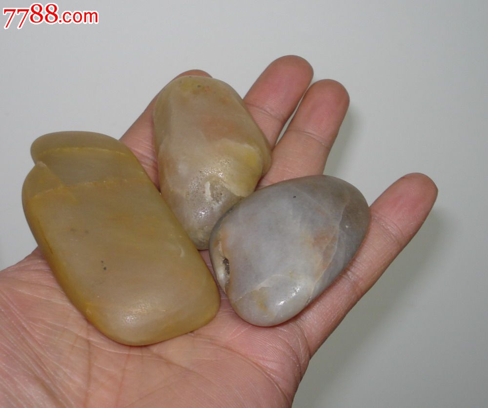 三块像玉质地海滩浪冲石(a1859)