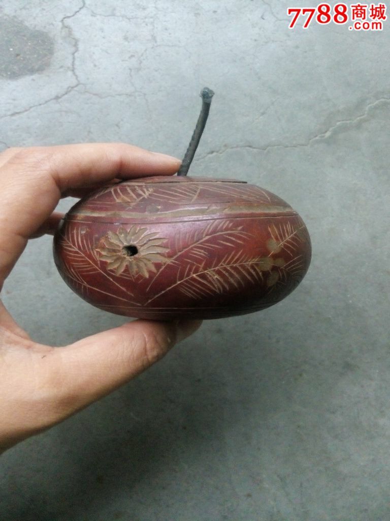 不知道是不是葫芦做的蝈蝈笼子