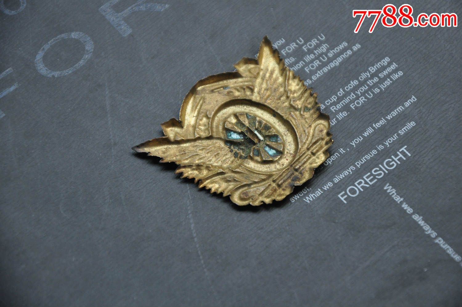 民国交警帽徽,铁路警察帽徽.镀金还在.抗战铁警.