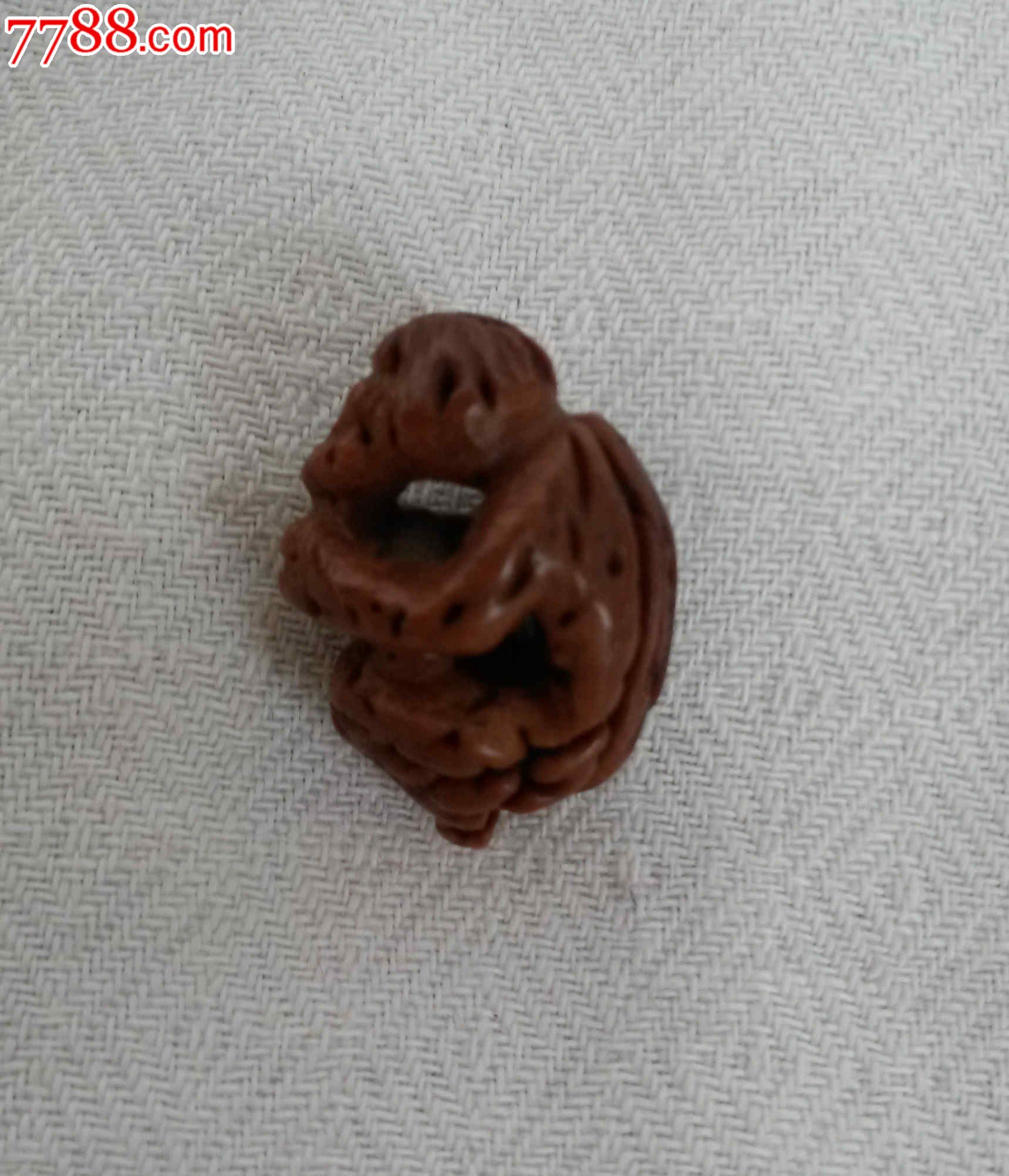 桃核雕猴子把件