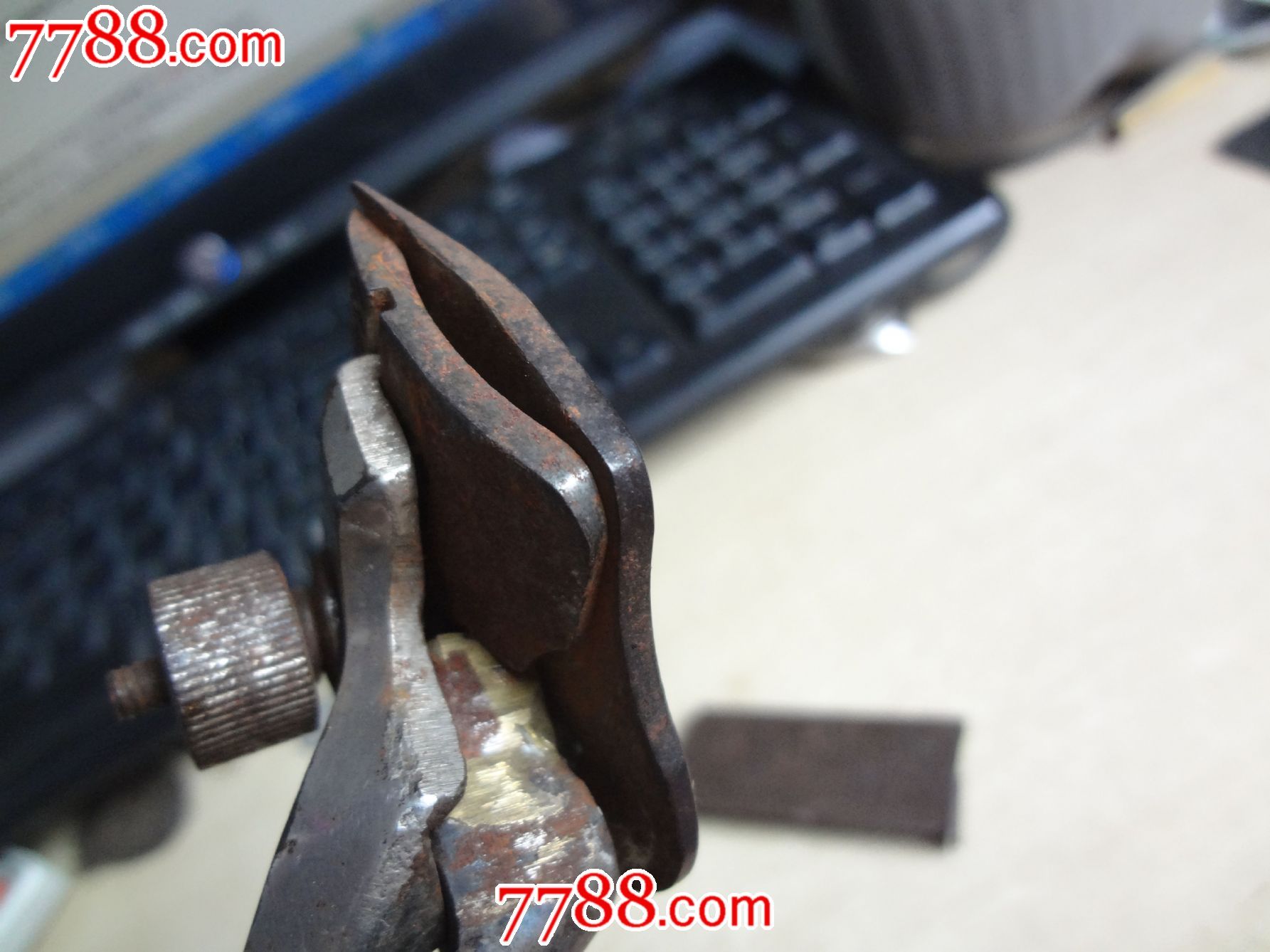 trademark外国*用推子有个枪的标志如图