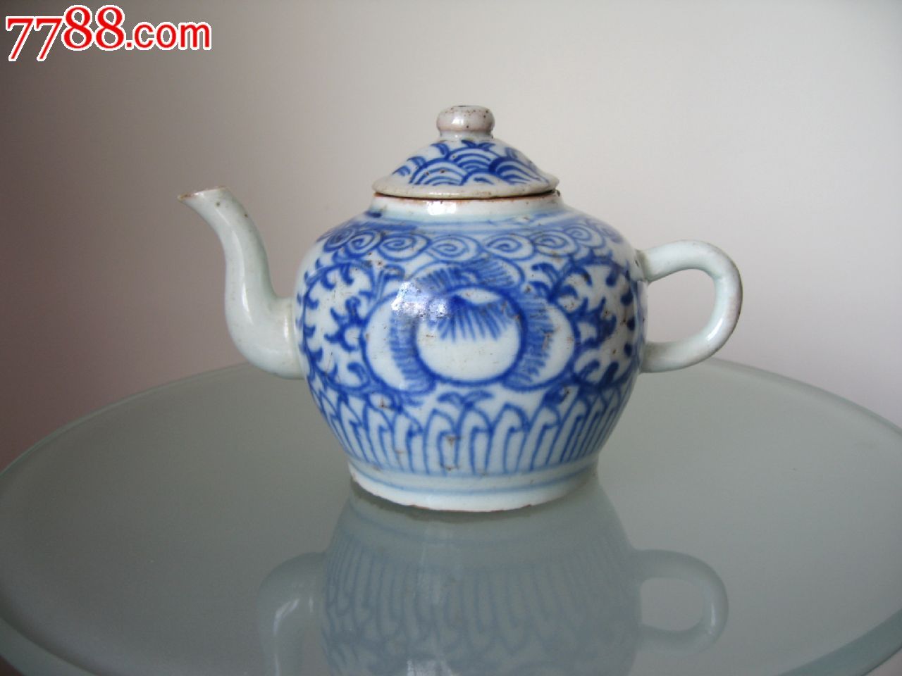 清代青花缠枝莲茶壶