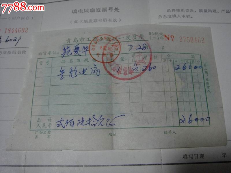 在橱柜下方,使用电饭锅