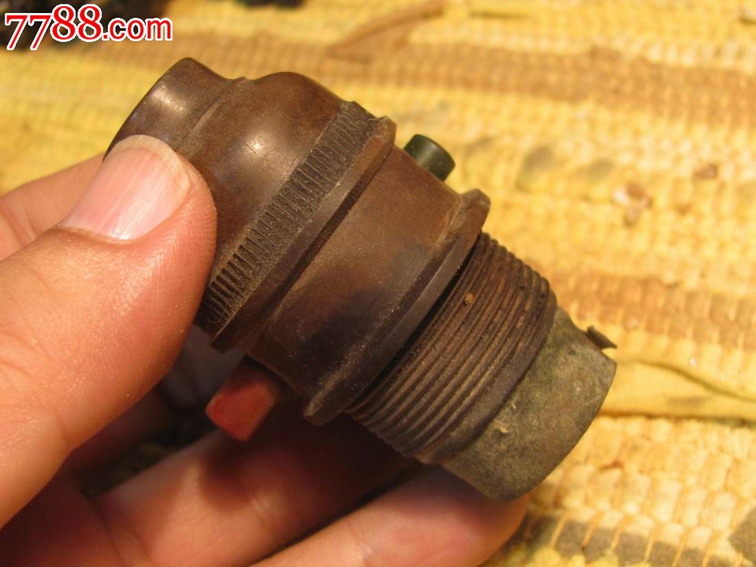 刚建国时候的老开关灯头