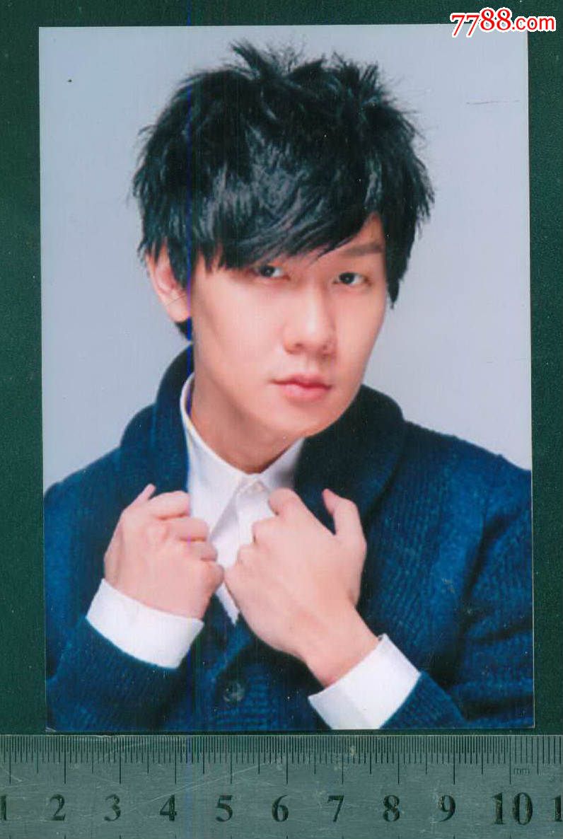 林俊杰,老照片-->个人照片,老照片,影视明星,年代不祥,彩色,尺寸不详