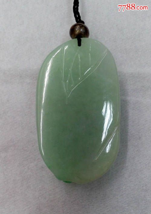 一鸣惊人豆青种翡翠挂件