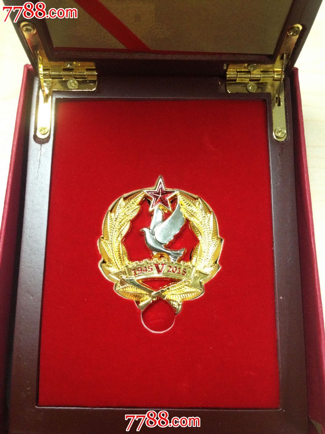 和平鸽阅兵纪念章