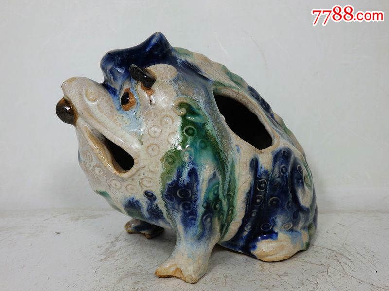 清代石湾窑素三彩金蟾香薰