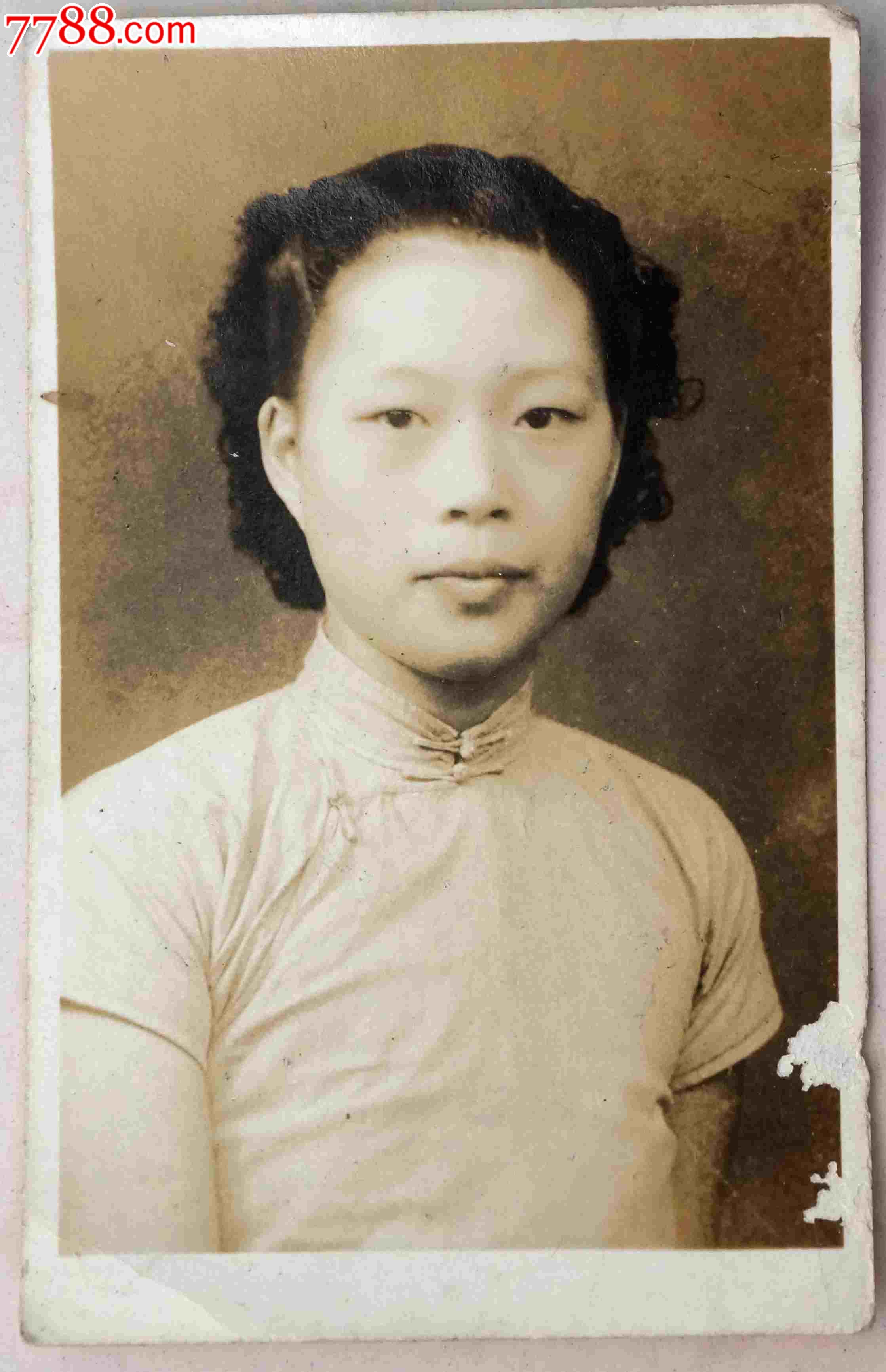 民国旗袍美女照(注意:照片右下边有损)