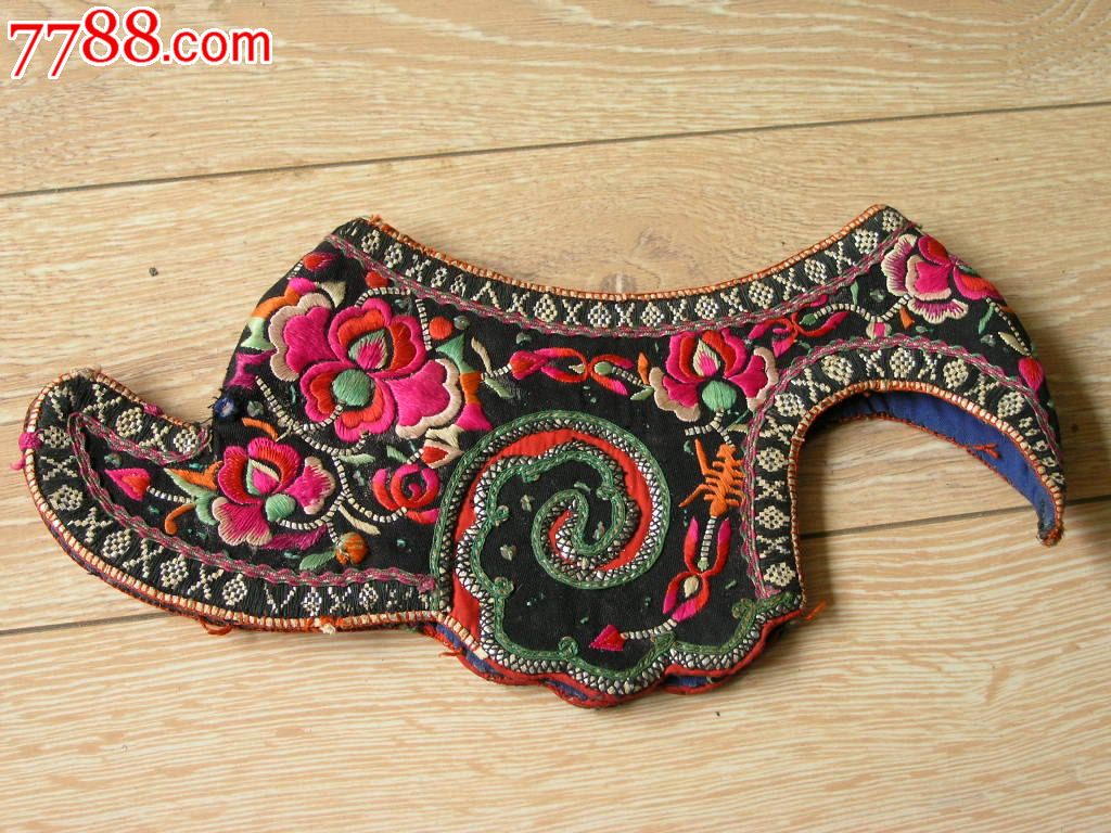 刺绣收藏1510a05-边疆早期民族地区厚底手工绣花彝族鸡冠帽