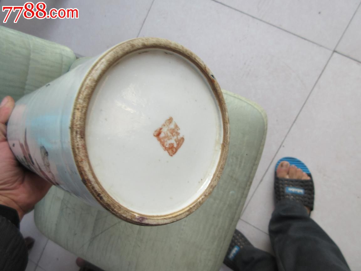 今天收获的一件民国大底花卉帽筒