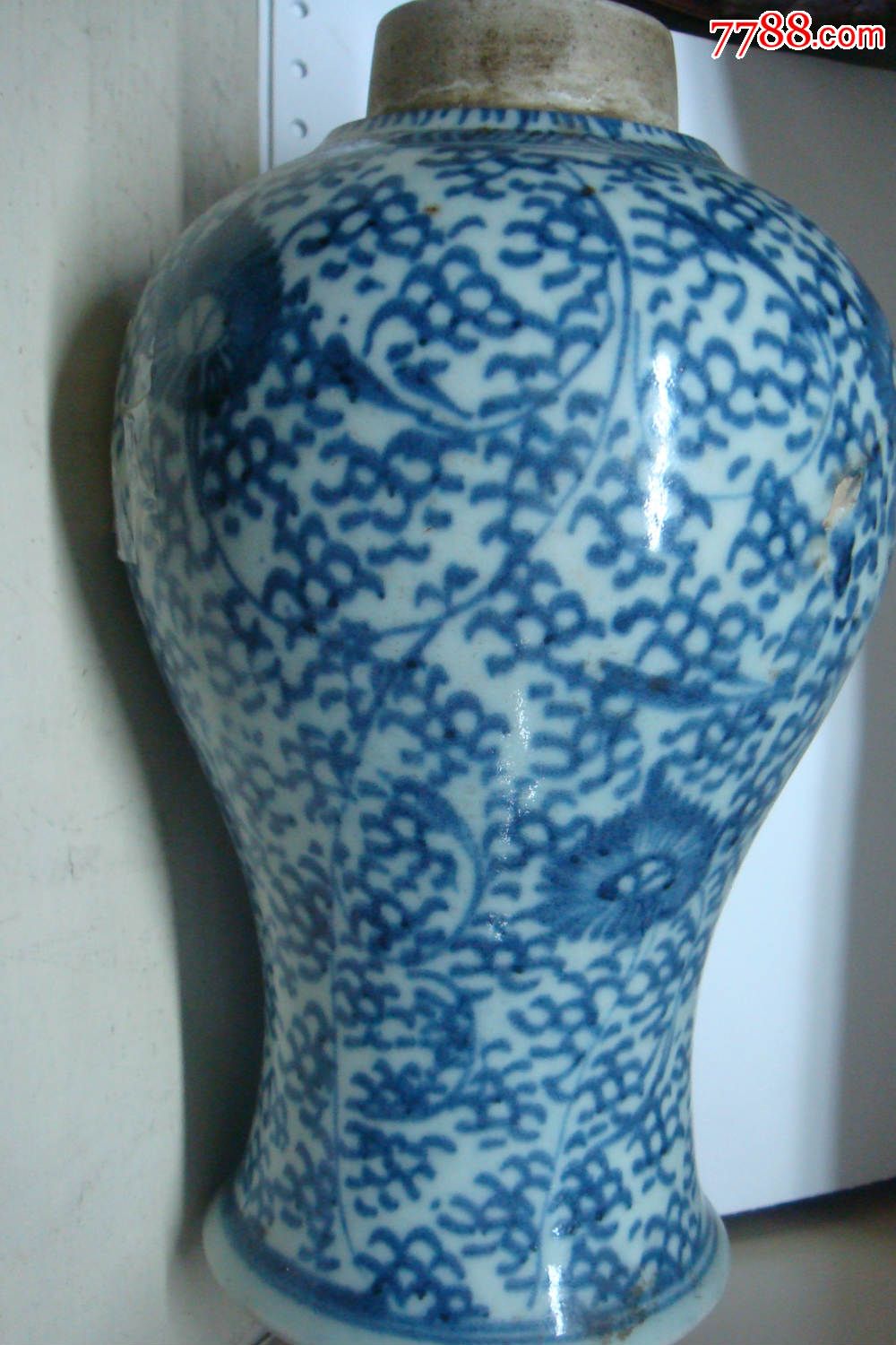 清代青花缠枝莲纹梅瓶