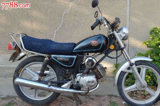 金城雅马哈100经典摩托车