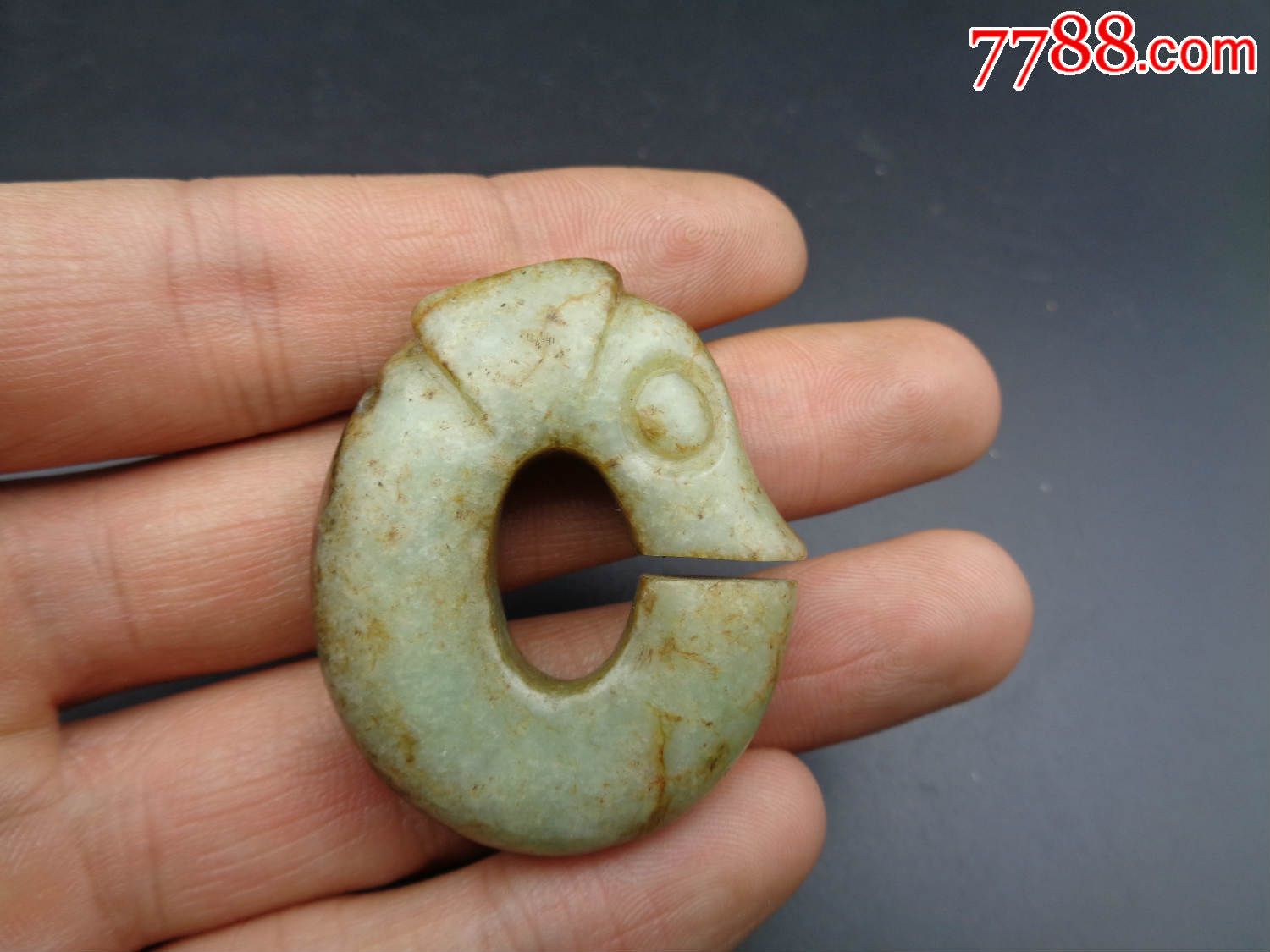 出土的高古玉龙挂件一个