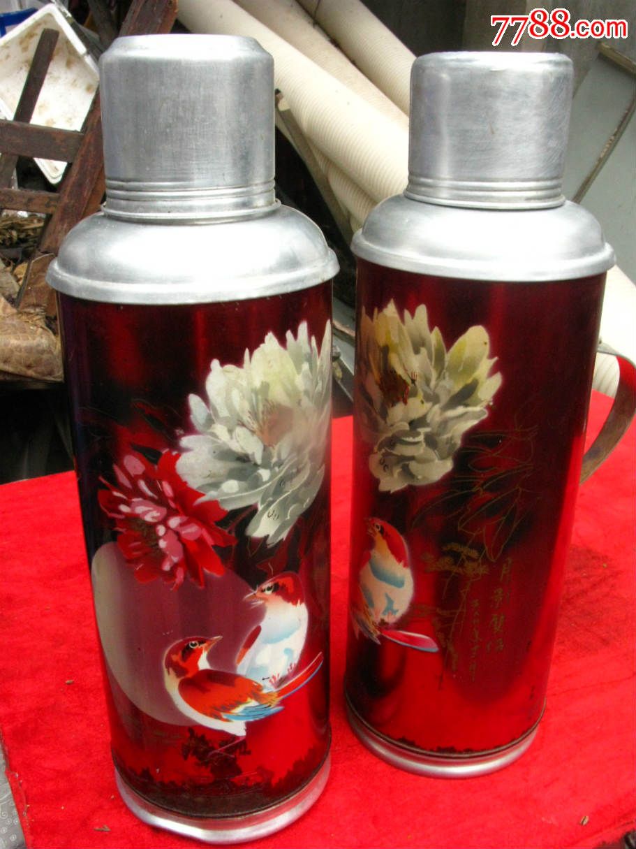 文革结婚陪嫁.金钱牌铝壳牡丹双红鸟保温瓶.热水瓶一对合售.40*12cm