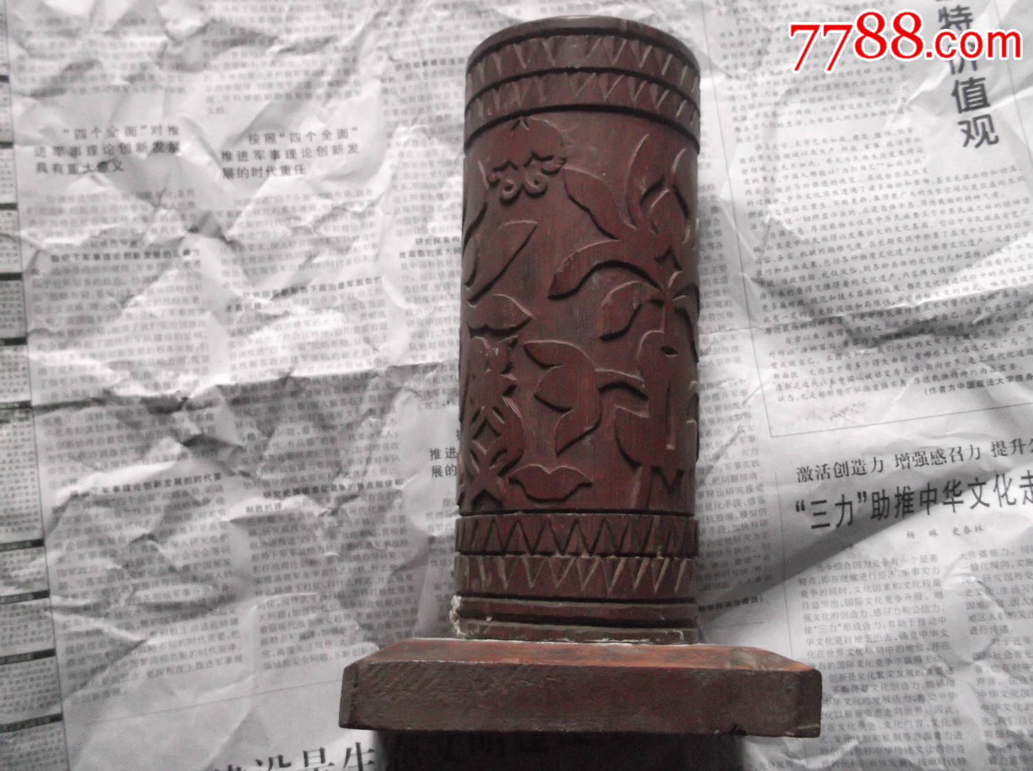 古玩杂项老木艺木雕一个老的竹子雕刻的花卉香篓子签筒影视道具