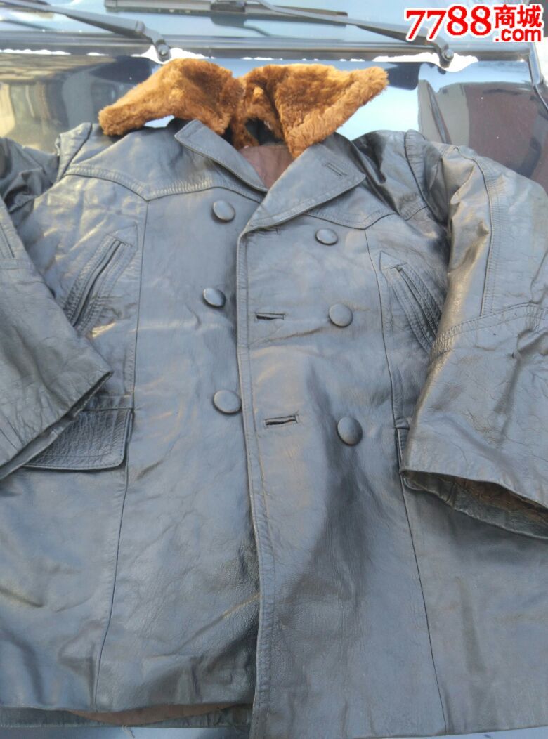 老式双排扣皮衣列宁服