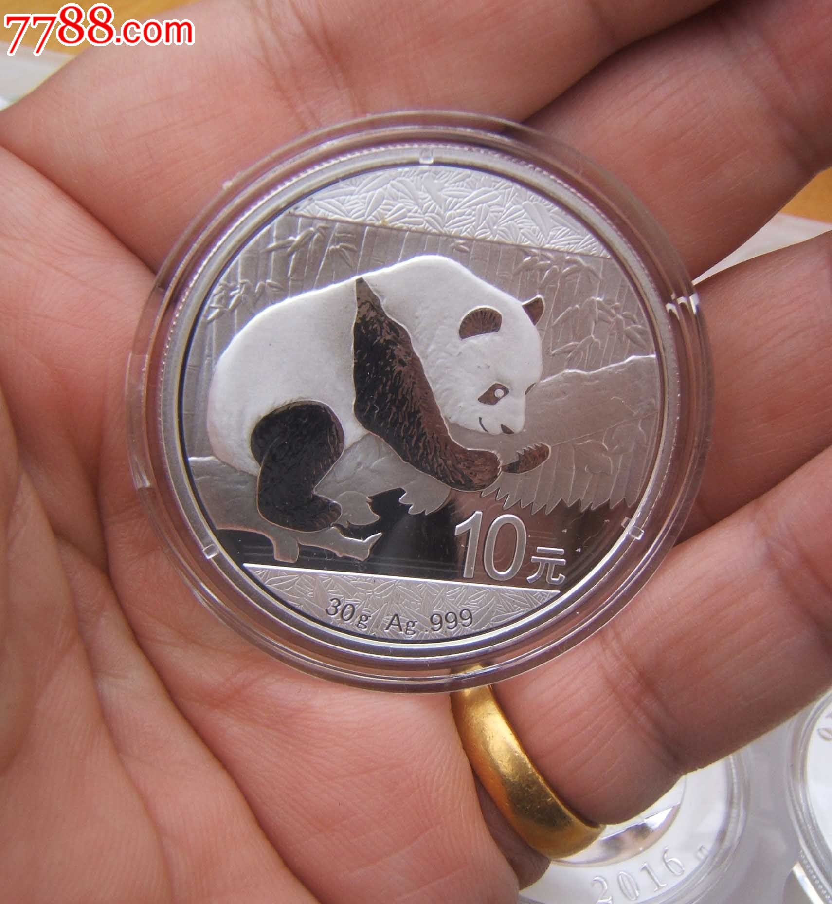 2016年一盎司熊猫银币