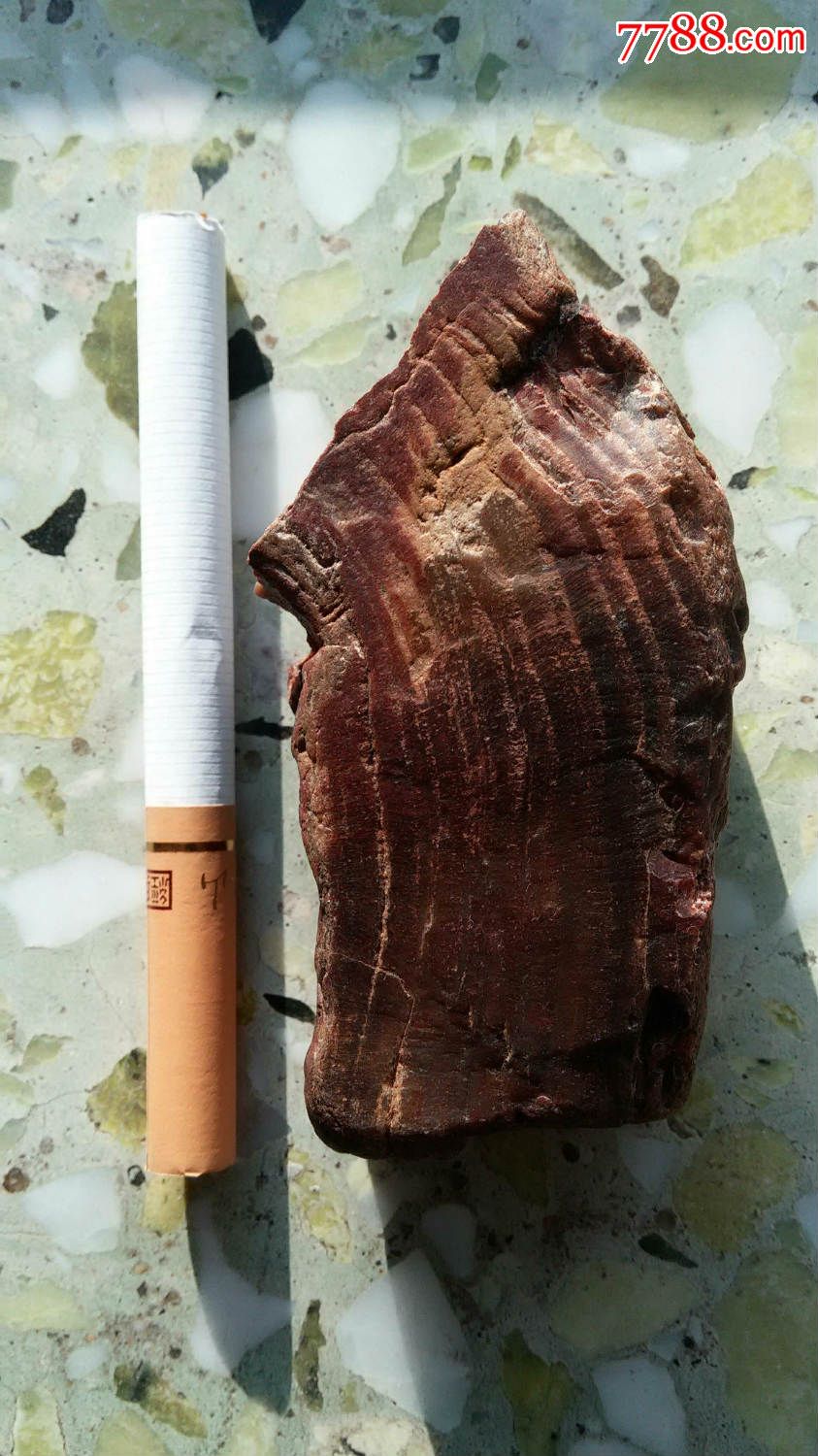 木化石(大部分红褐色,局部黑色)