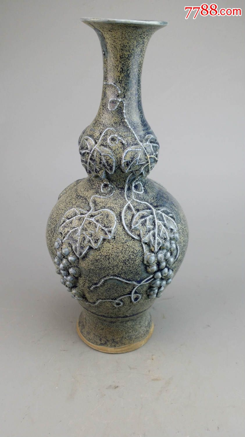 浮雕葡萄瓷瓶瓷器编0592