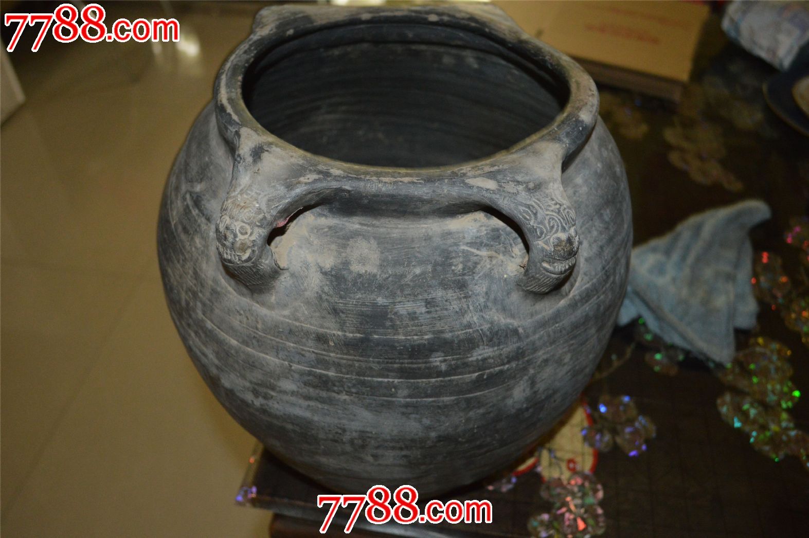 一个四耳虎头瓦罐1796