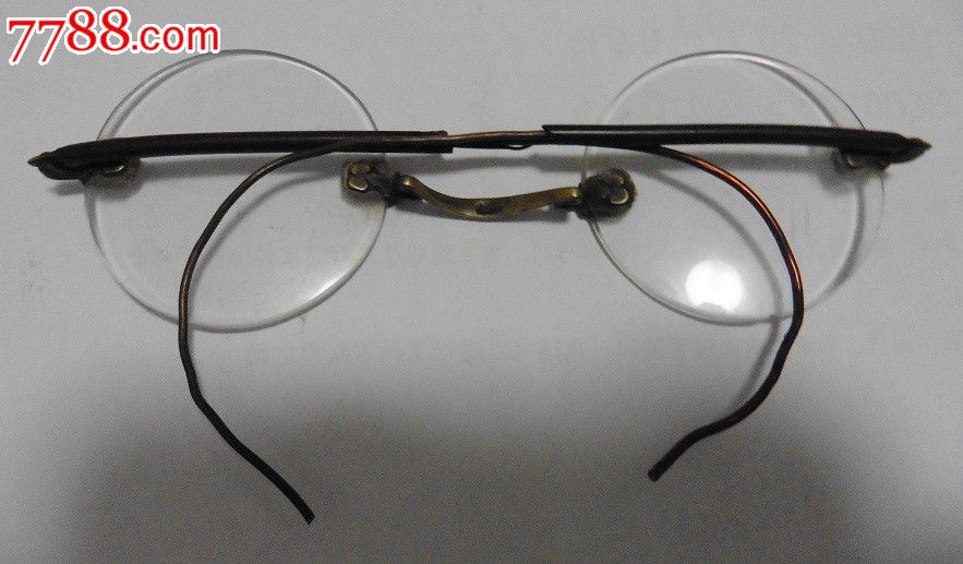 民国时期的老眼镜,鼻梁处有"三山"落款