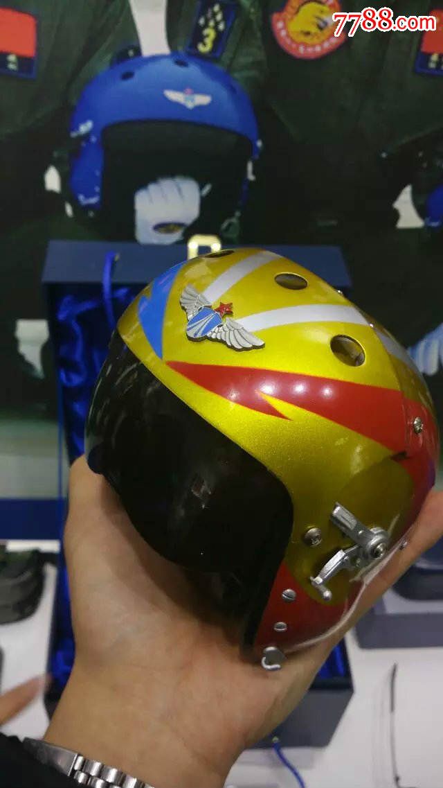 空军金头盔飞行头盔摆件1:2