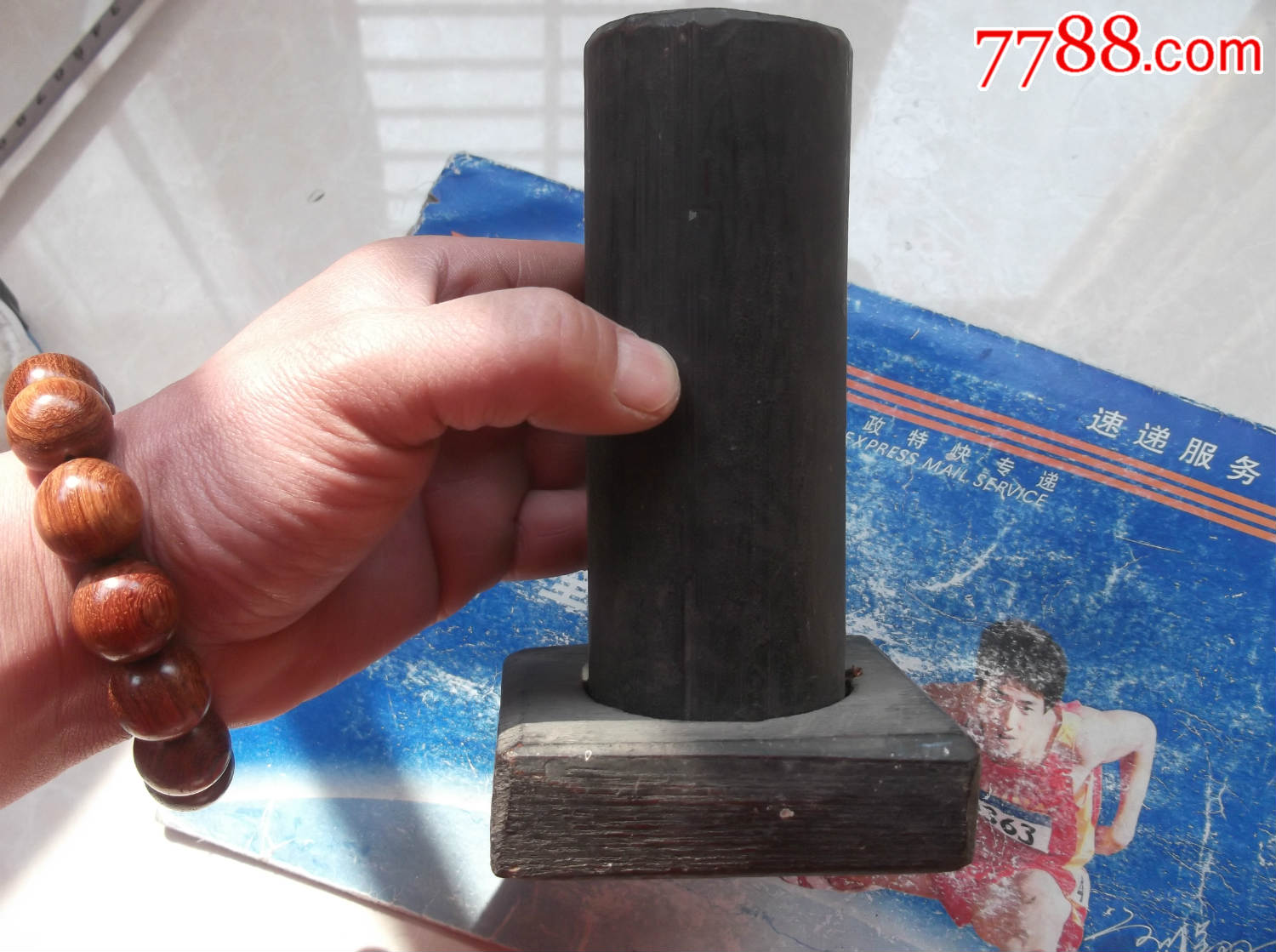 一个老的竹制香篓子签筒?