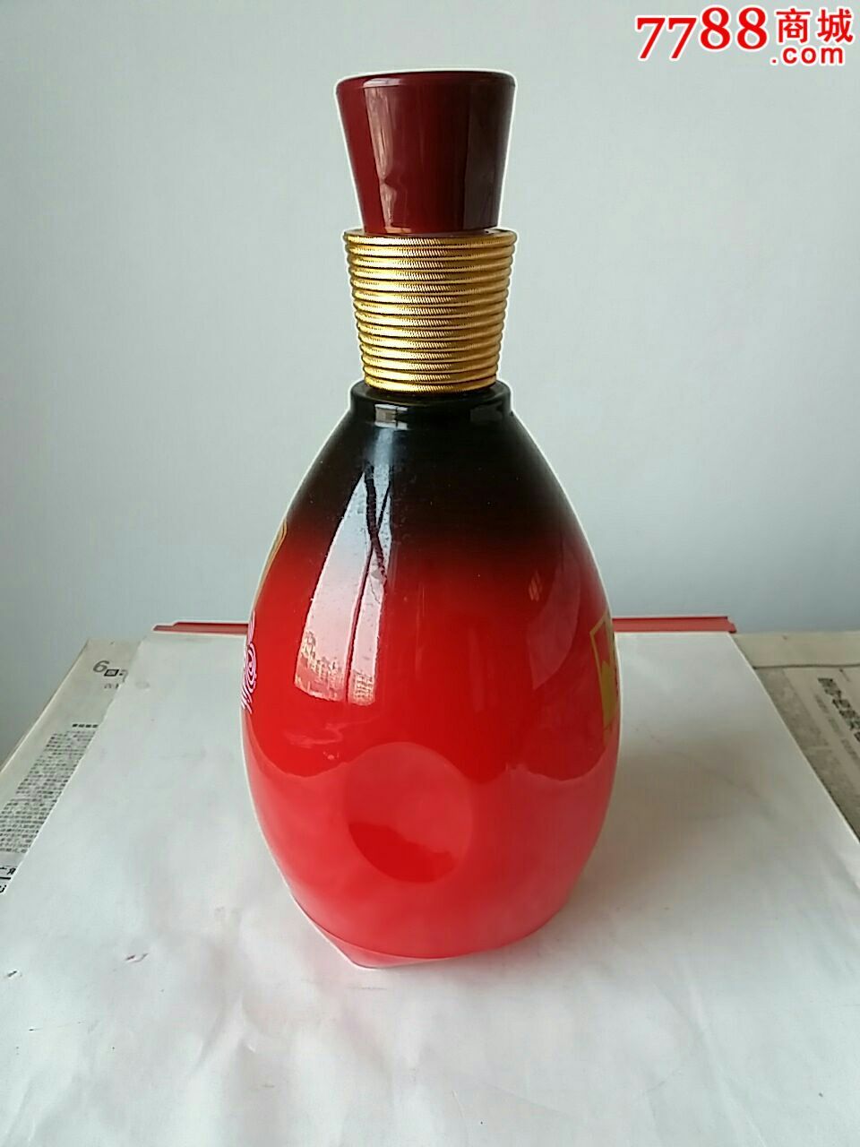 十年坛临水酒瓶