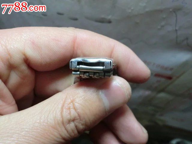 平头"付"字男军表!