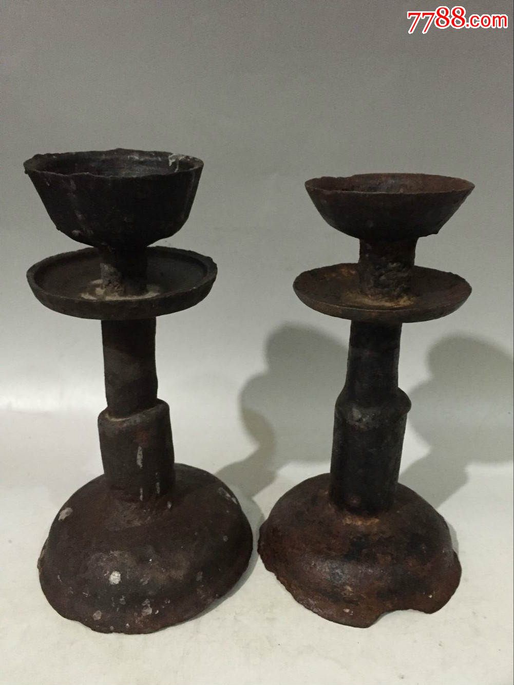 铸铁油灯一对