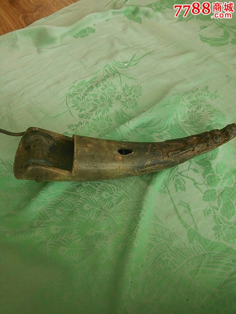 带雕工的牛角墨斗