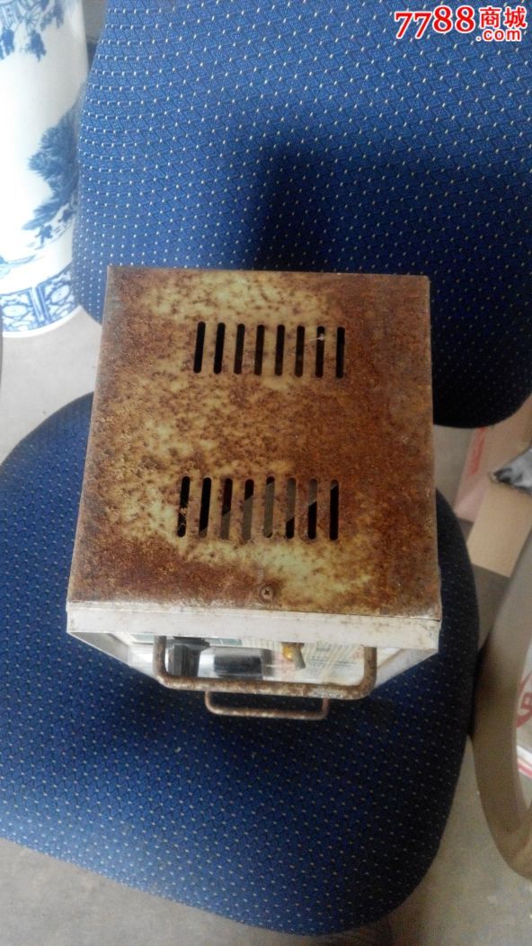 老式充电机一台