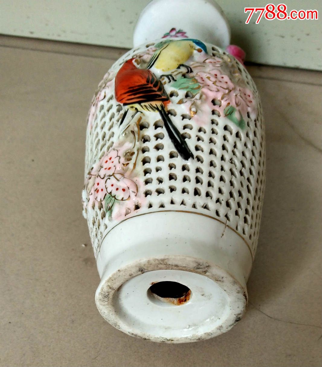 七,八十年代的镂空手绘陶瓷台灯