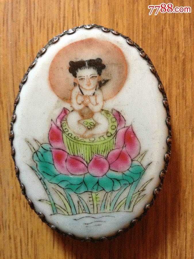 椭圆【七步莲花佛子初诞图】包银或铜/里面嵌有小镜一方,很清晰/颇为