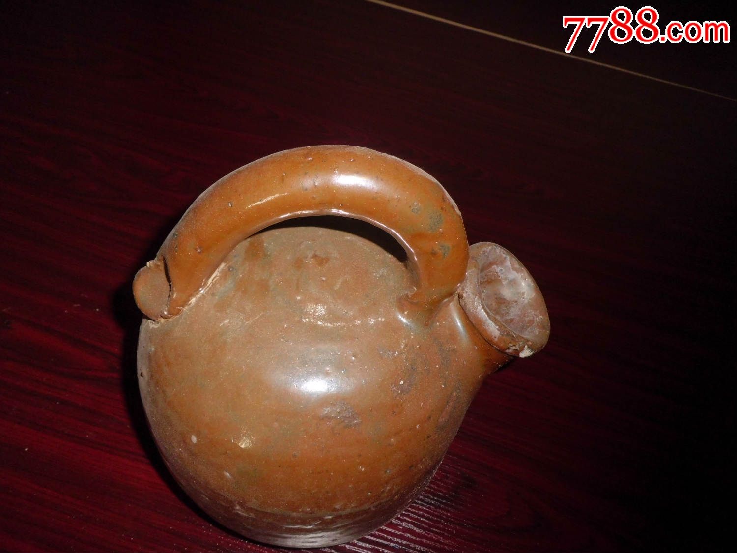 漂亮的黄金釉小夜壶