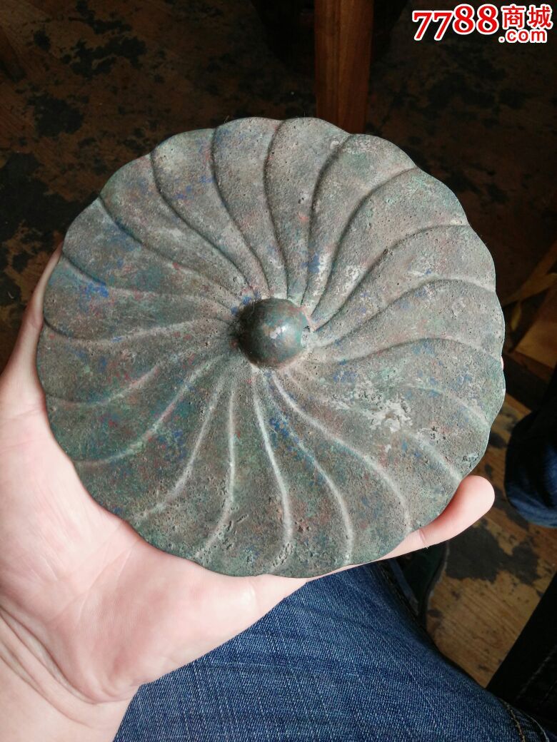 唐代荷花镜,铜镜,隋唐五代时期,青铜,其他形状,其他纹饰,无铭文,圆钮