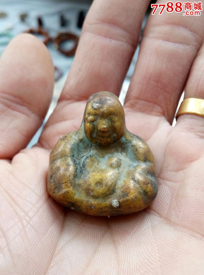 造型好袖珍小铜佛!底部有刻字