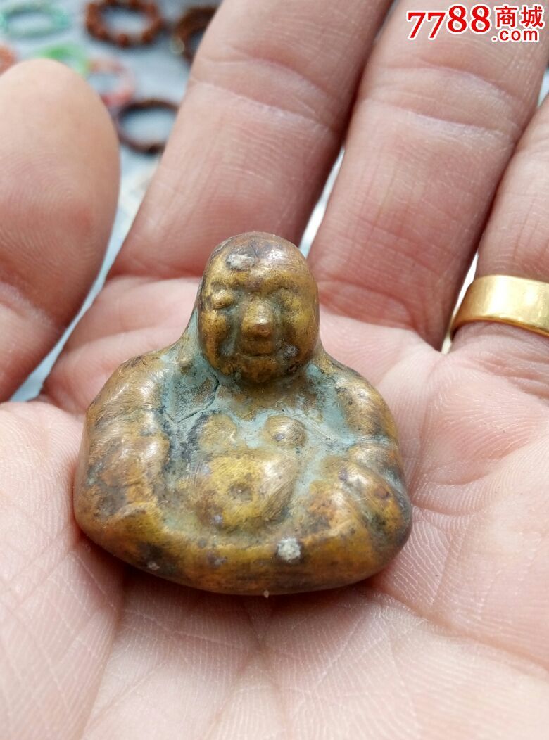 造型好袖珍小铜佛!底部有刻字